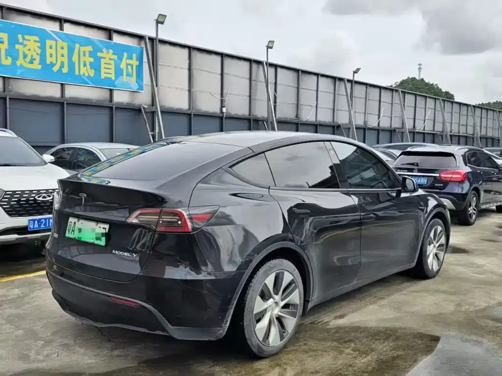Tesla Model Y — фото 4