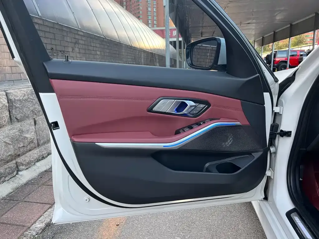 BMW 3 Series 2021 из CN, фото 8