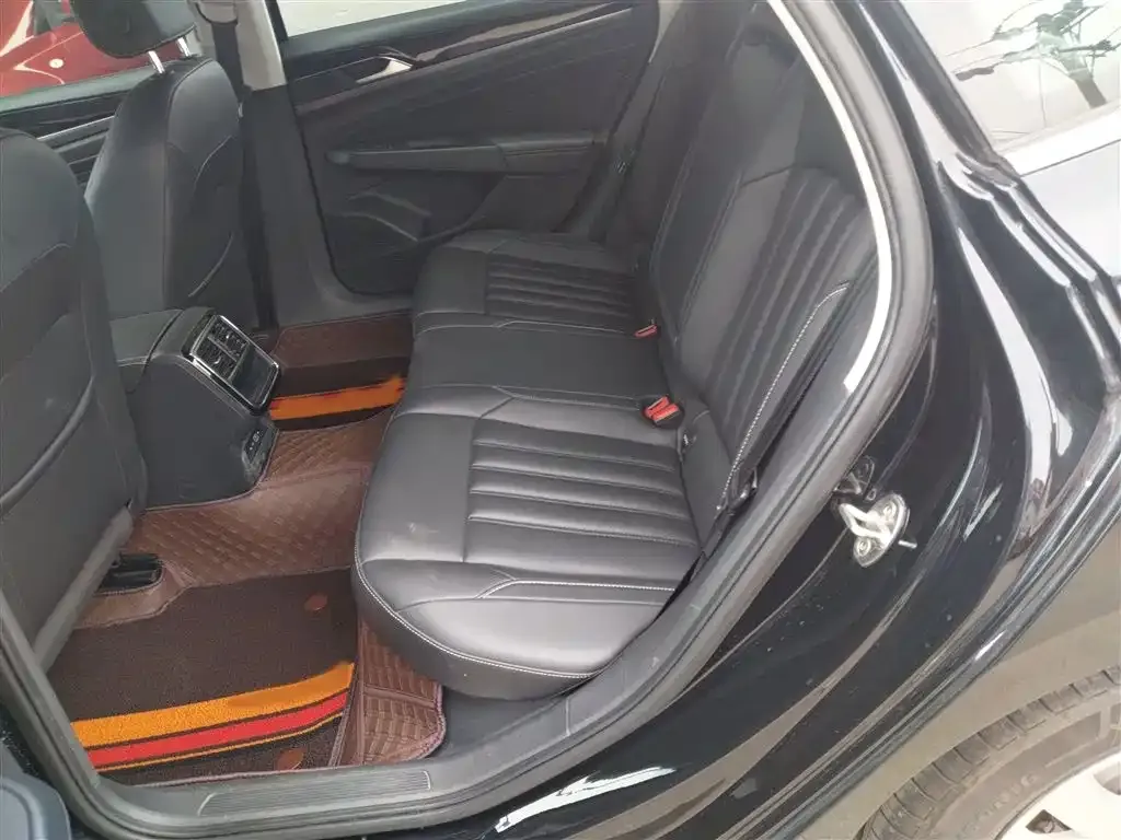 Volkswagen Passat 2023 из CN, фото 8