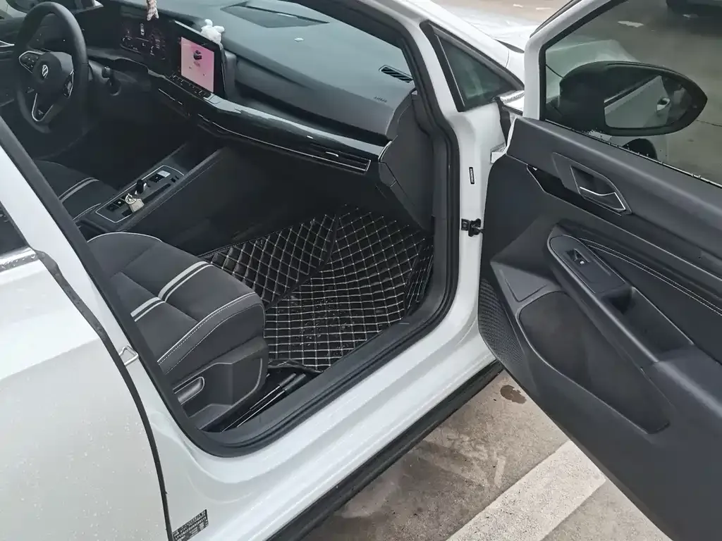 Volkswagen Golf 2022 из CN, фото 8