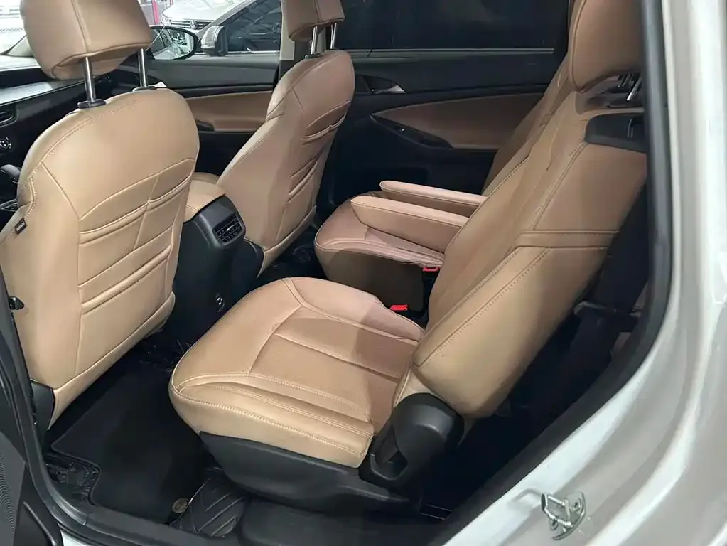 Buick GL6 2021 из CN, фото 3