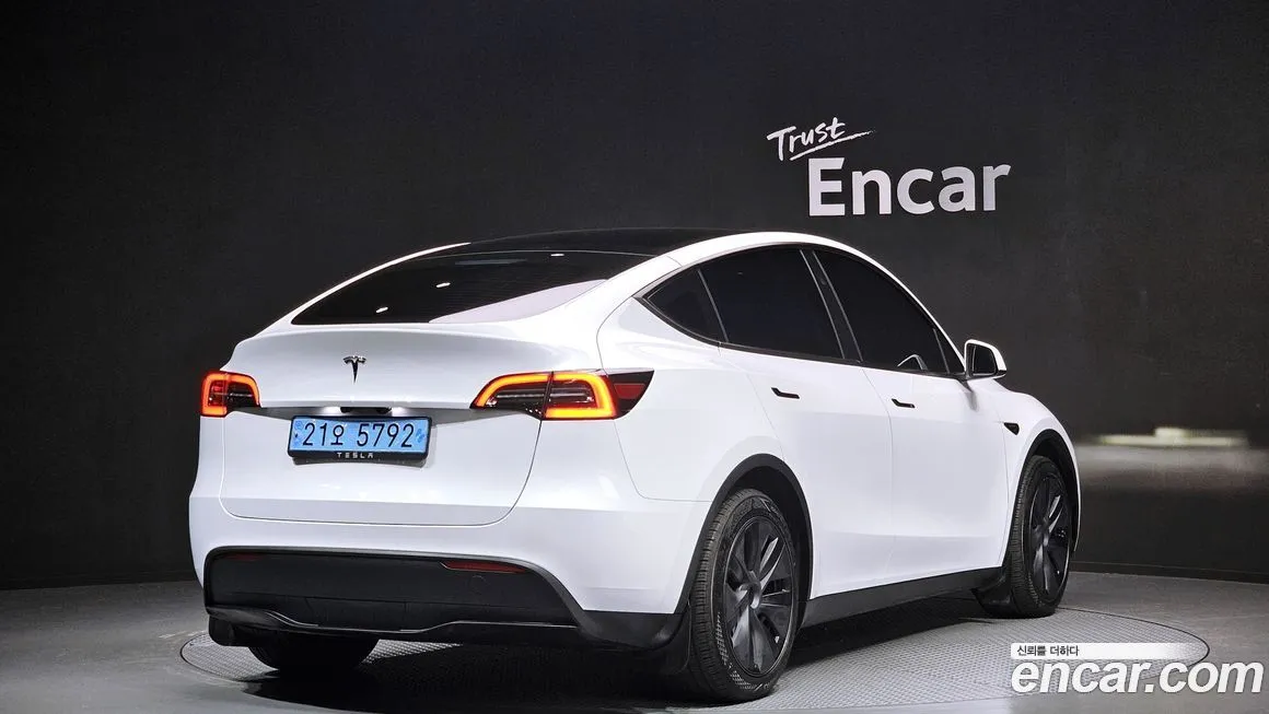 Tesla Model Y 2024 из KR, фото 2