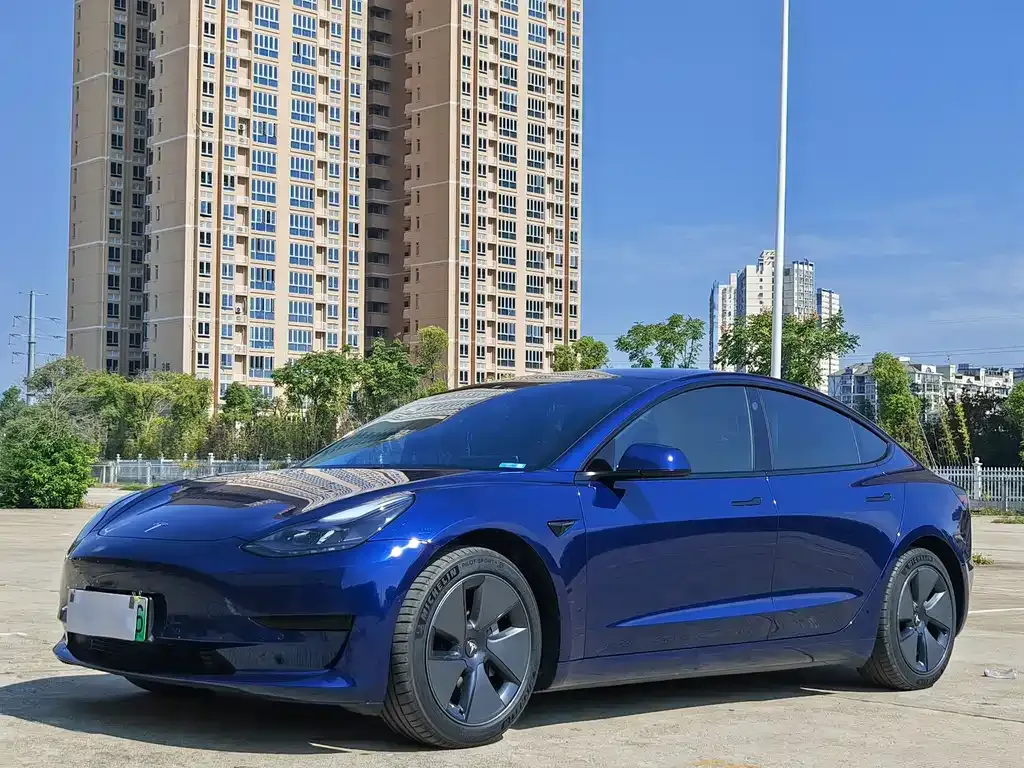 Tesla Model 3 — фото 1