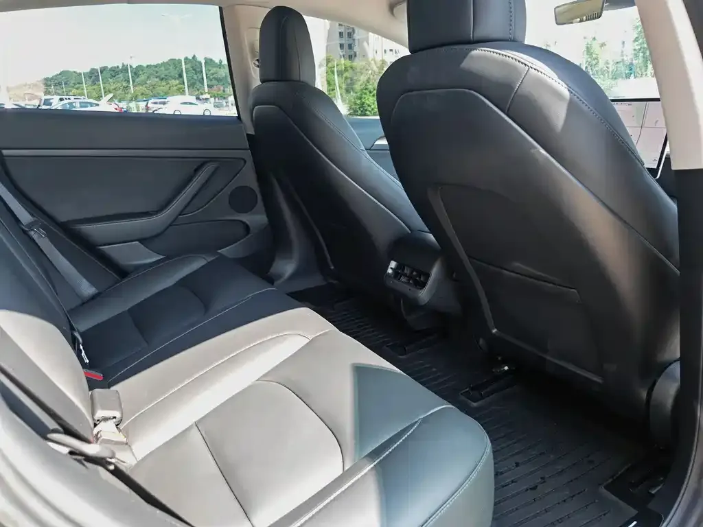 Tesla Model 3 — фото 10