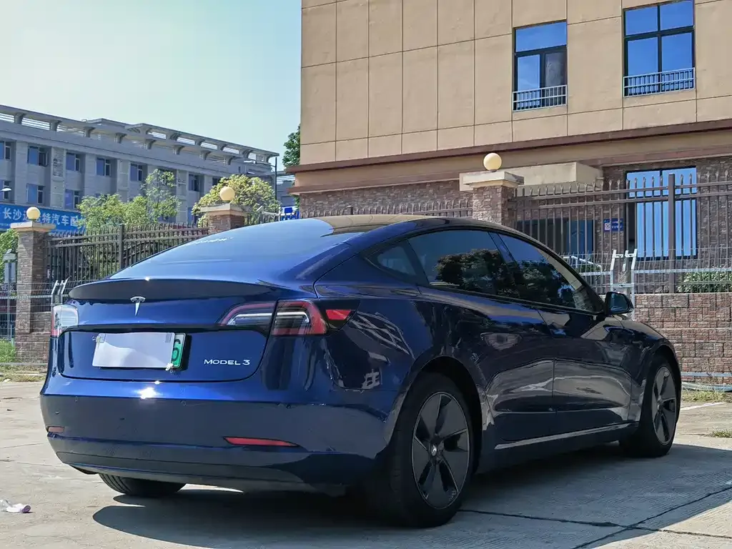Tesla Model 3 — фото 4