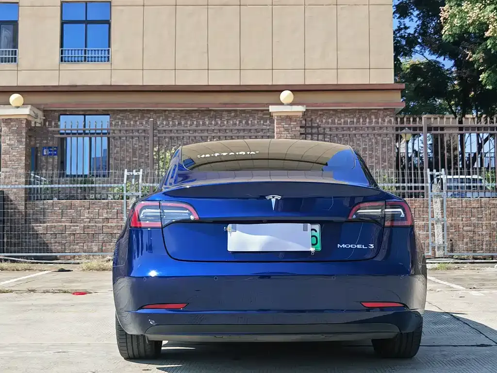 Tesla Model 3 — фото 5