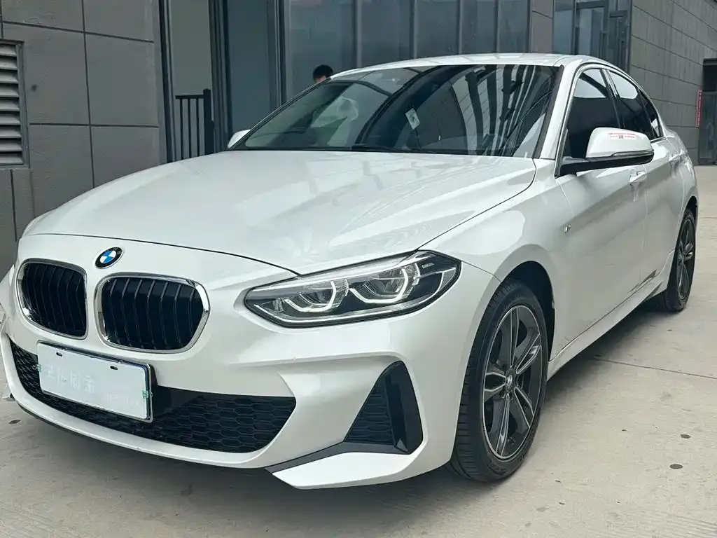 BMW 1 Series 2021 из CN, фото 1