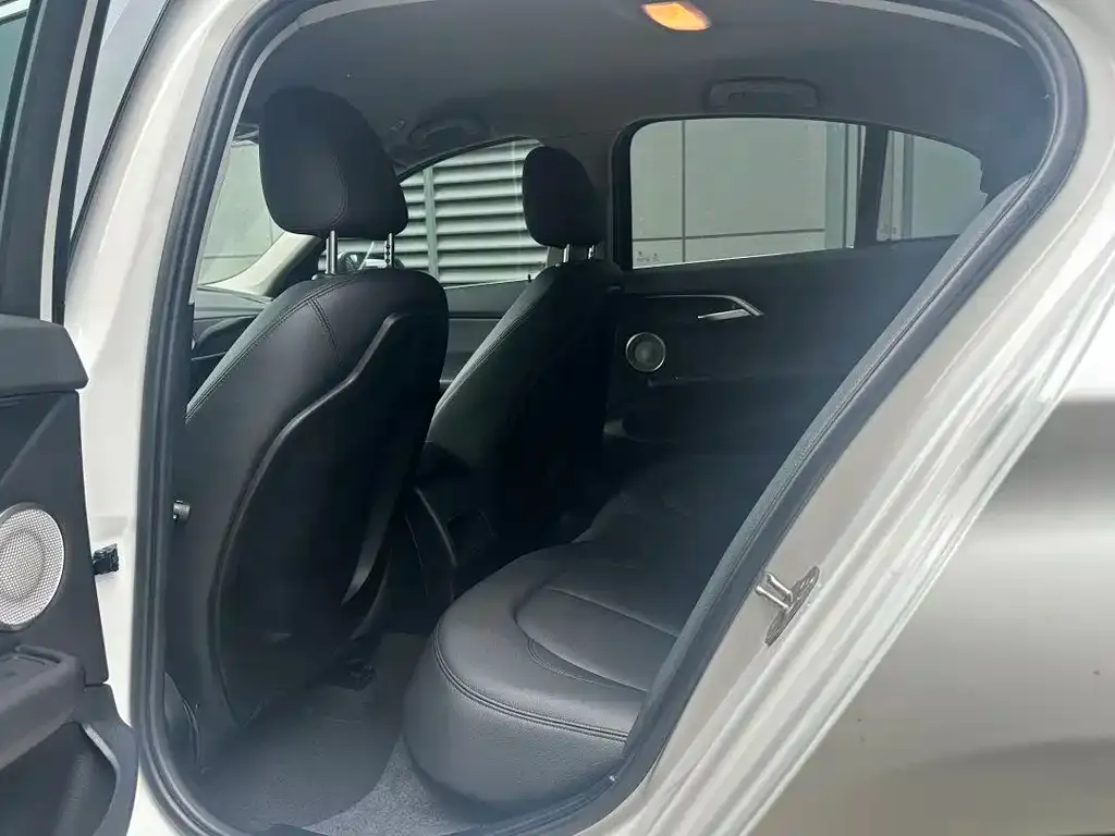 BMW 1 Series 2021 из CN, фото 6