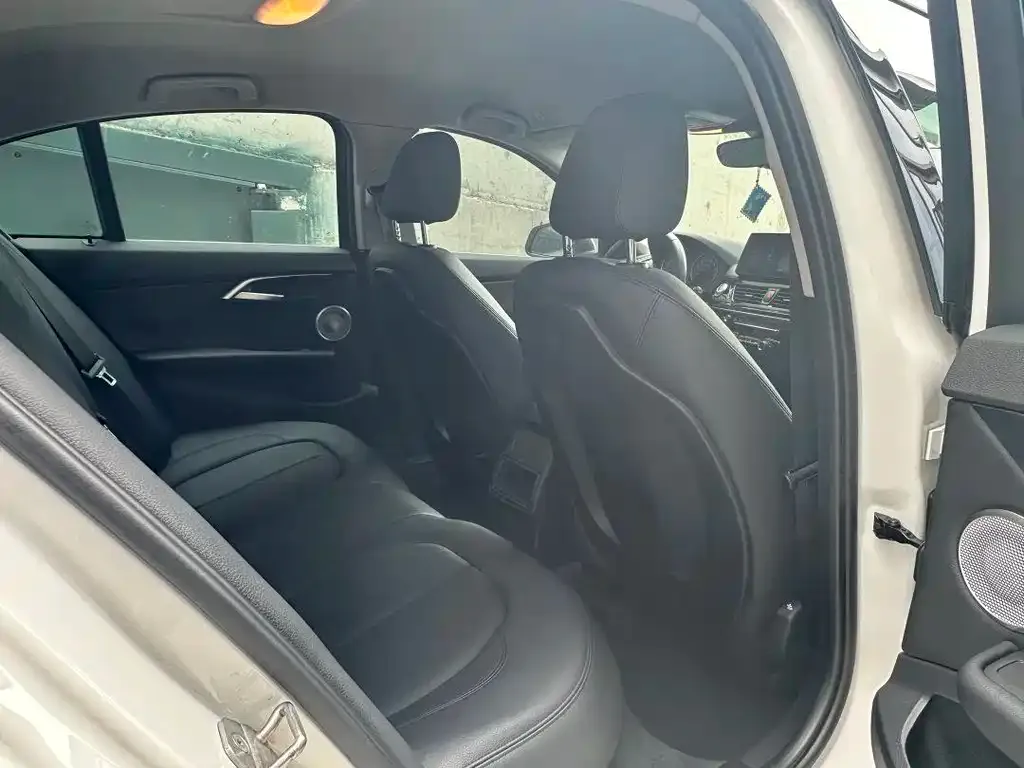 BMW 1 Series 2021 из CN, фото 9