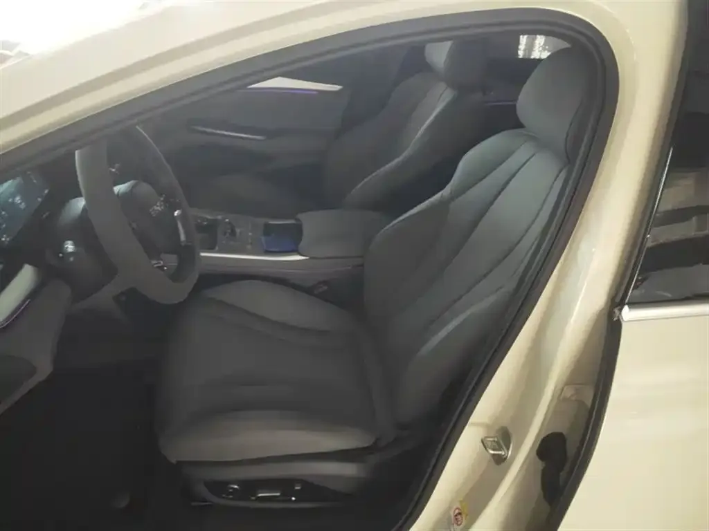 BYD Seal 07 DM-i — фото 10