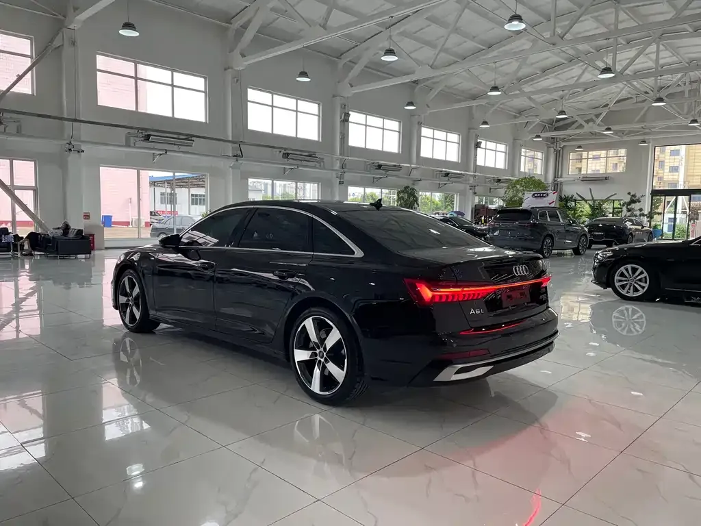 Audi A6L 2023 из CN, фото 4