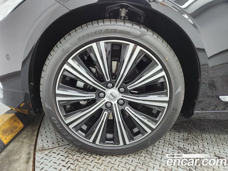 Volvo S90 2024 из KR, фото 5