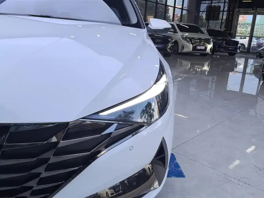 Hyundai Elantra 2023 из CN, фото 5