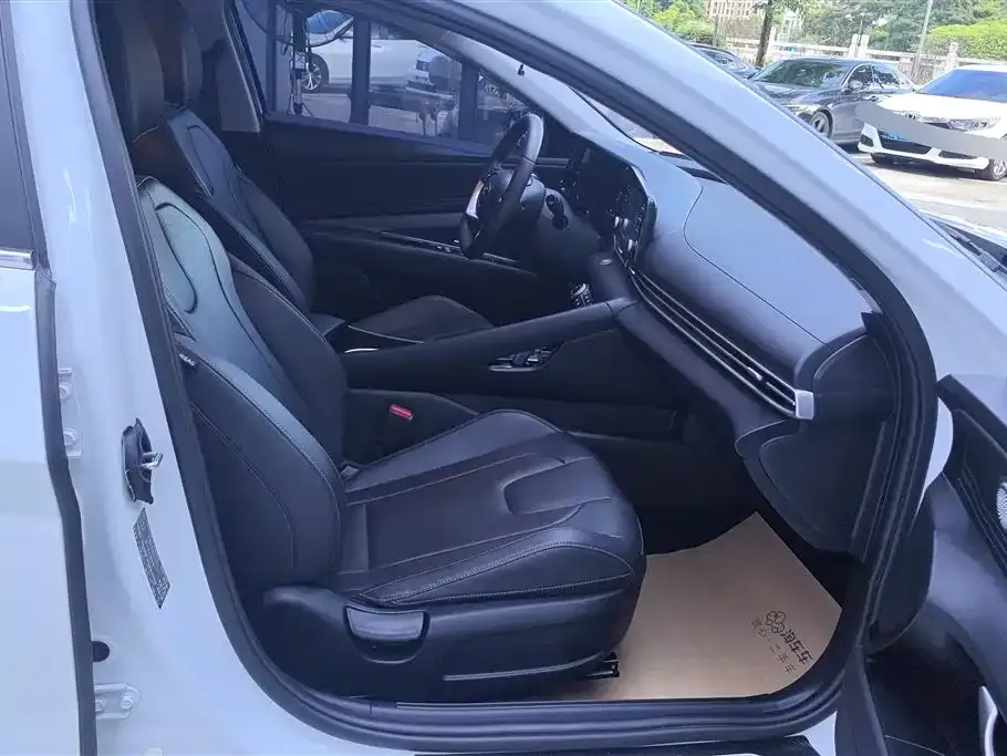 Hyundai Elantra 2023 из CN, фото 8