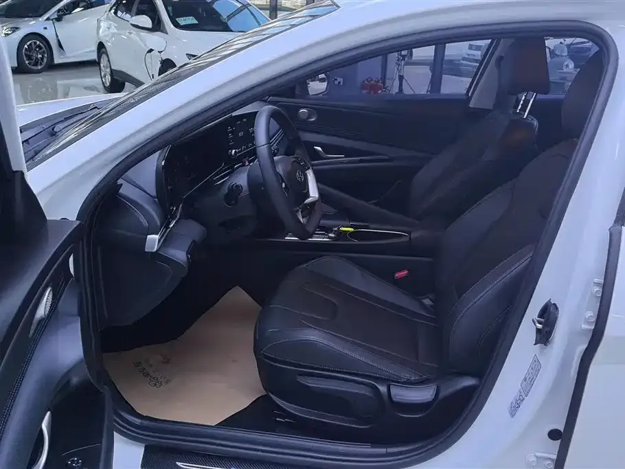 Hyundai Elantra 2023 из CN, фото 9