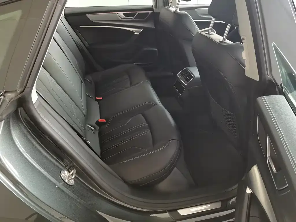 Audi A7 2024 из CN, фото 7