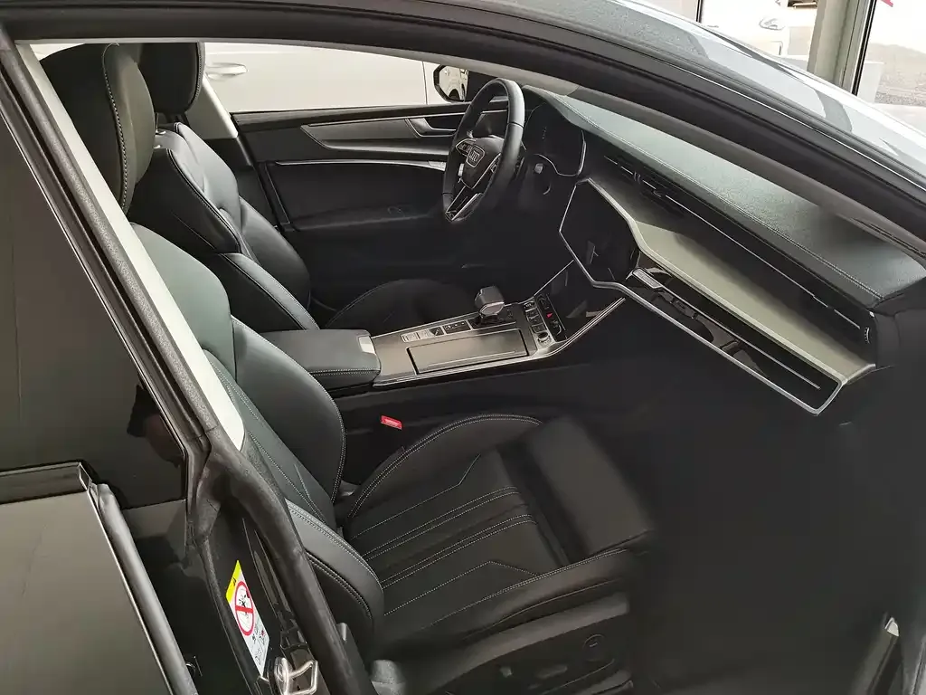 Audi A7 2024 из CN, фото 8