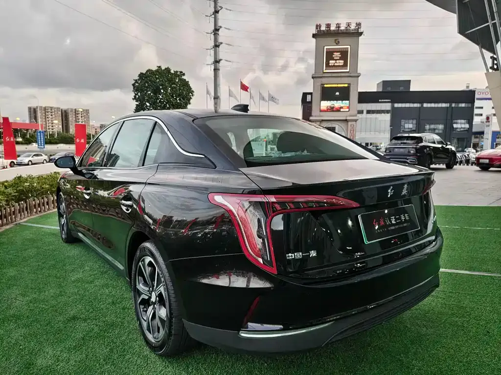Hongqi E-QM5 — фото 4