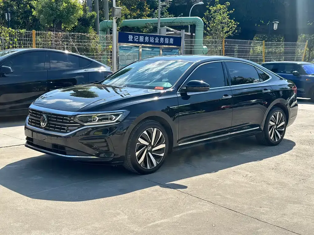 Volkswagen Passat — фото 1