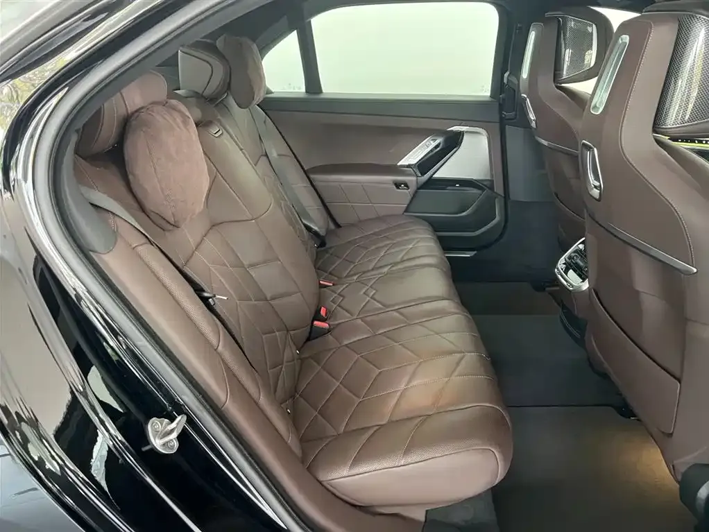 BMW i7 2025 из CN, фото 8