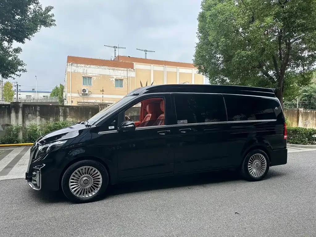 Mercedes-Benz V-Class 2023 из CN, фото 3