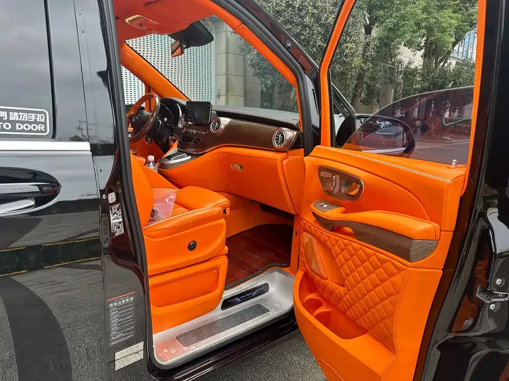Mercedes-Benz V-Class 2023 из CN, фото 4