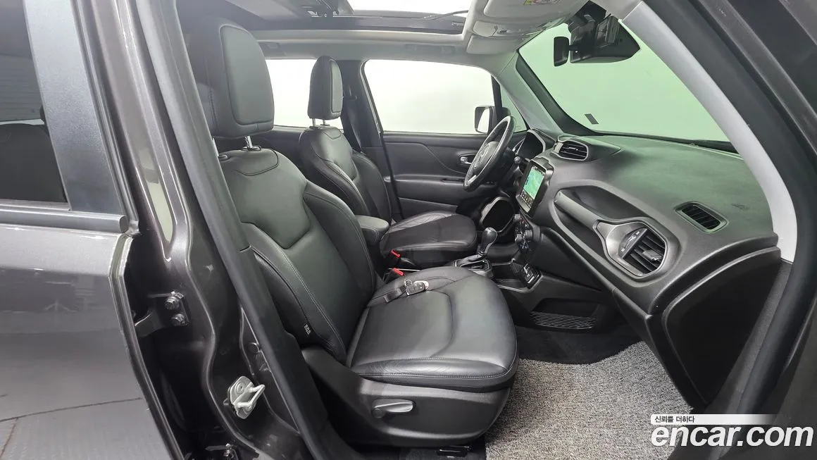 Jeep Renegade — фото 10