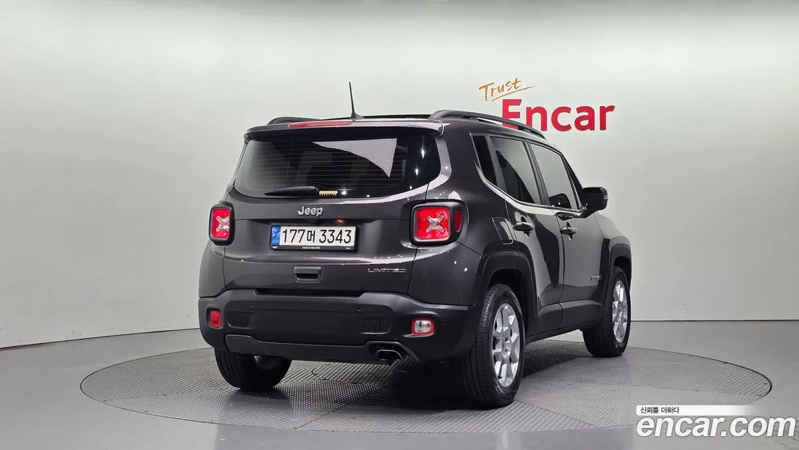 Jeep Renegade — фото 2