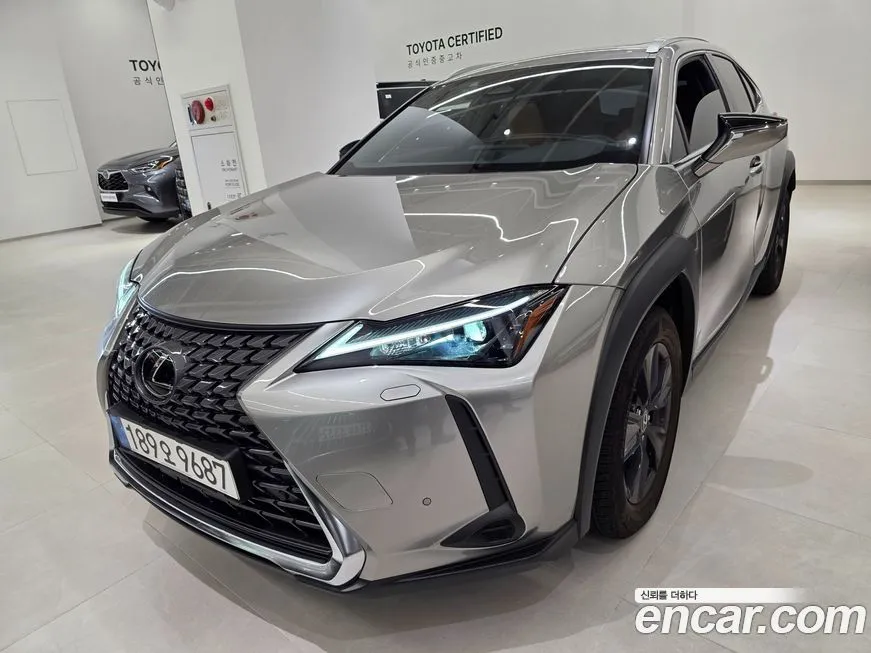 Lexus UX — фото 1