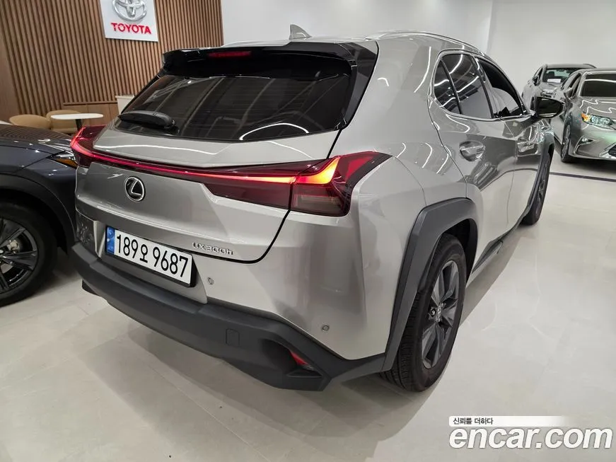 Lexus UX — фото 2