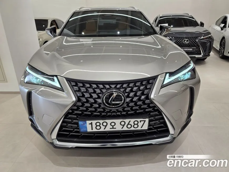 Lexus UX — фото 3