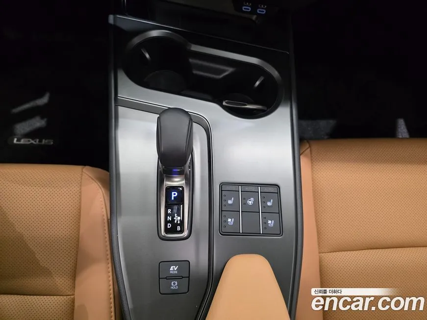Lexus UX — фото 9