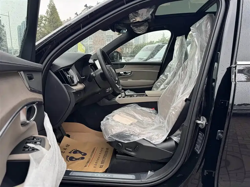 Volvo XC90 2025 из CN, фото 7