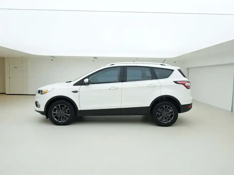 Ford Kuga 2021 из CN, фото 4