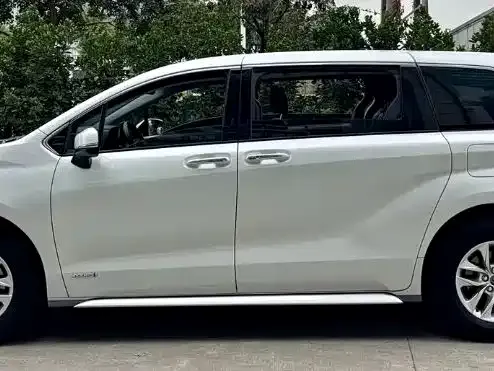 Toyota Granvia 2023 из CN, фото 2