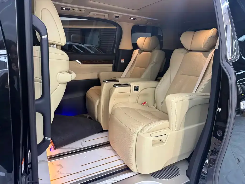 Toyota Alphard 2023 из CN, фото 5