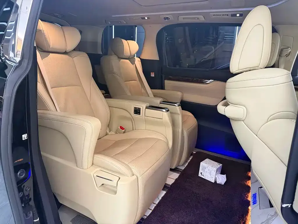 Toyota Alphard 2023 из CN, фото 7