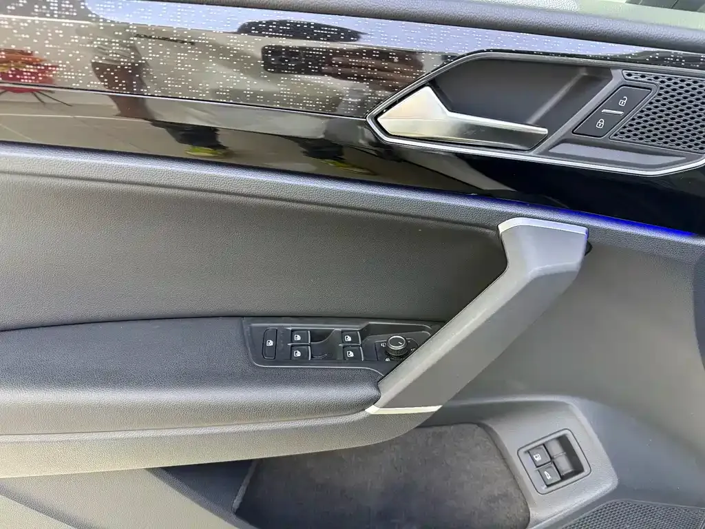 Volkswagen GTE PHEV — фото 9