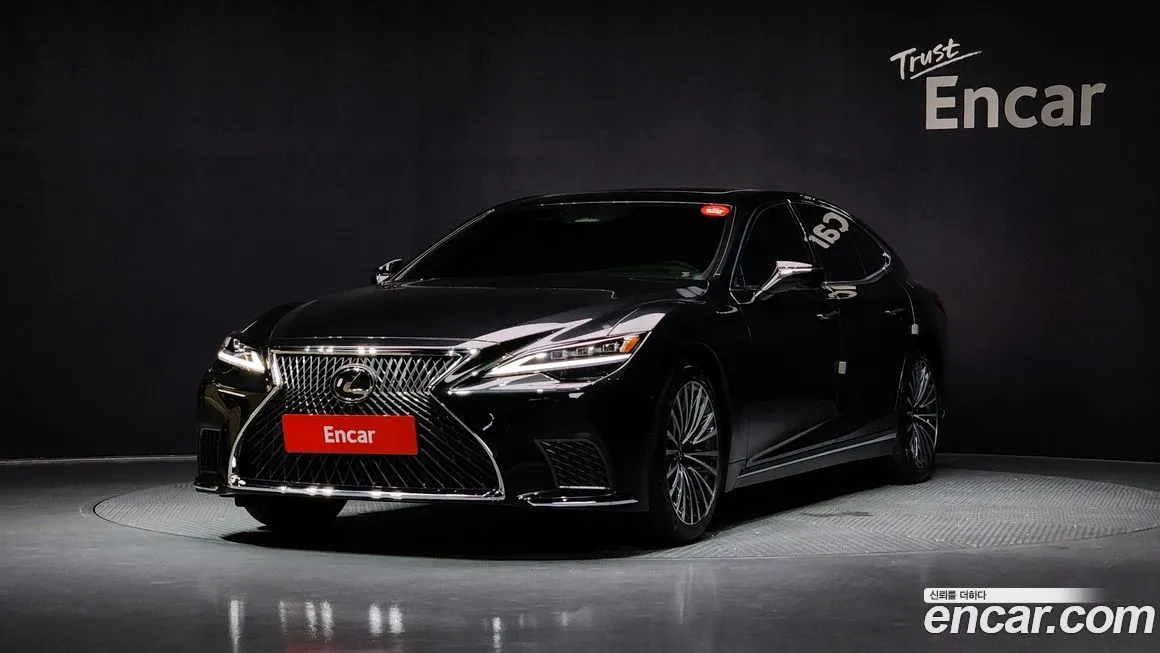 Lexus LS — фото 1