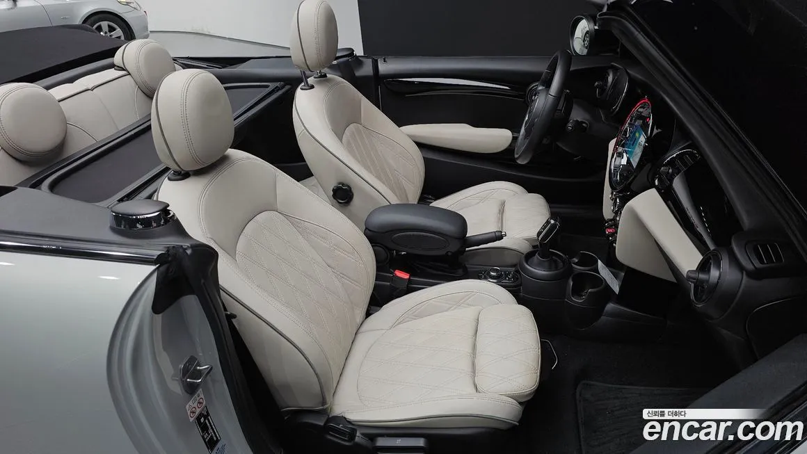 Mini Cooper Convertible 2023 из KR, фото 10