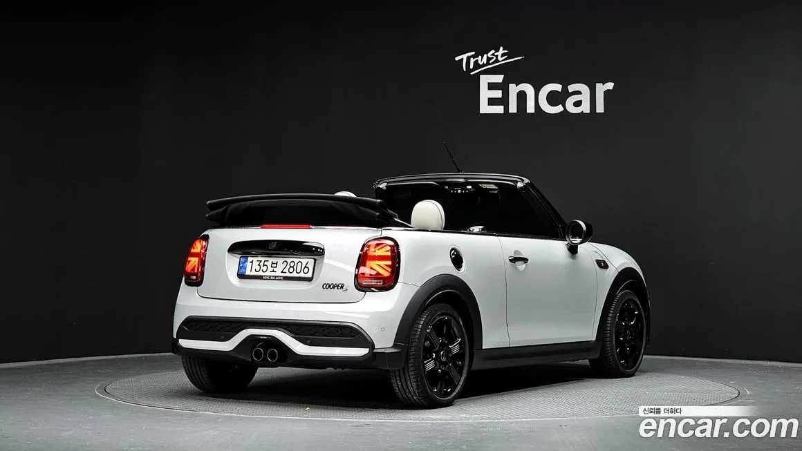 Mini Cooper Convertible 2023 из KR, фото 2