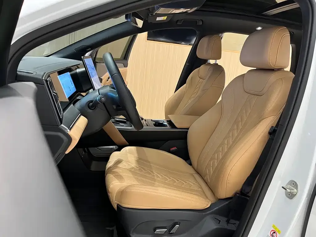 BYD L DM-i — фото 10