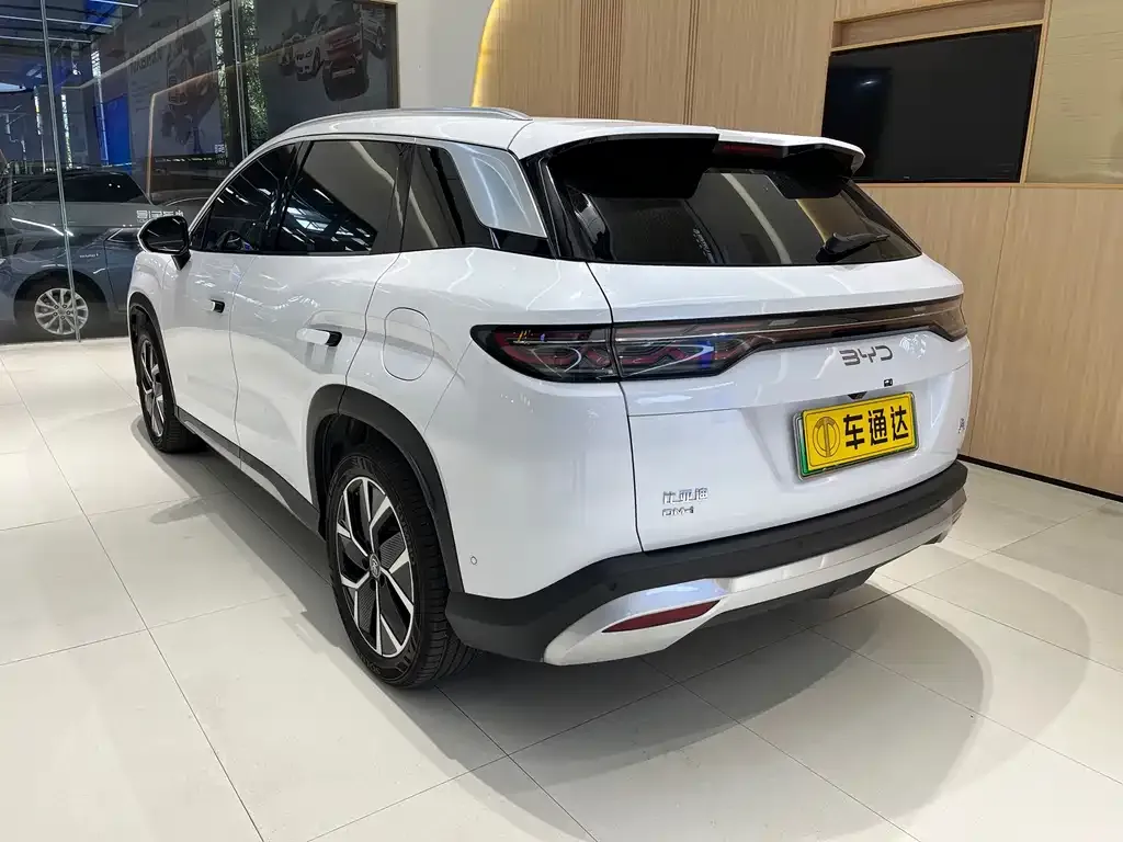 BYD L DM-i — фото 4