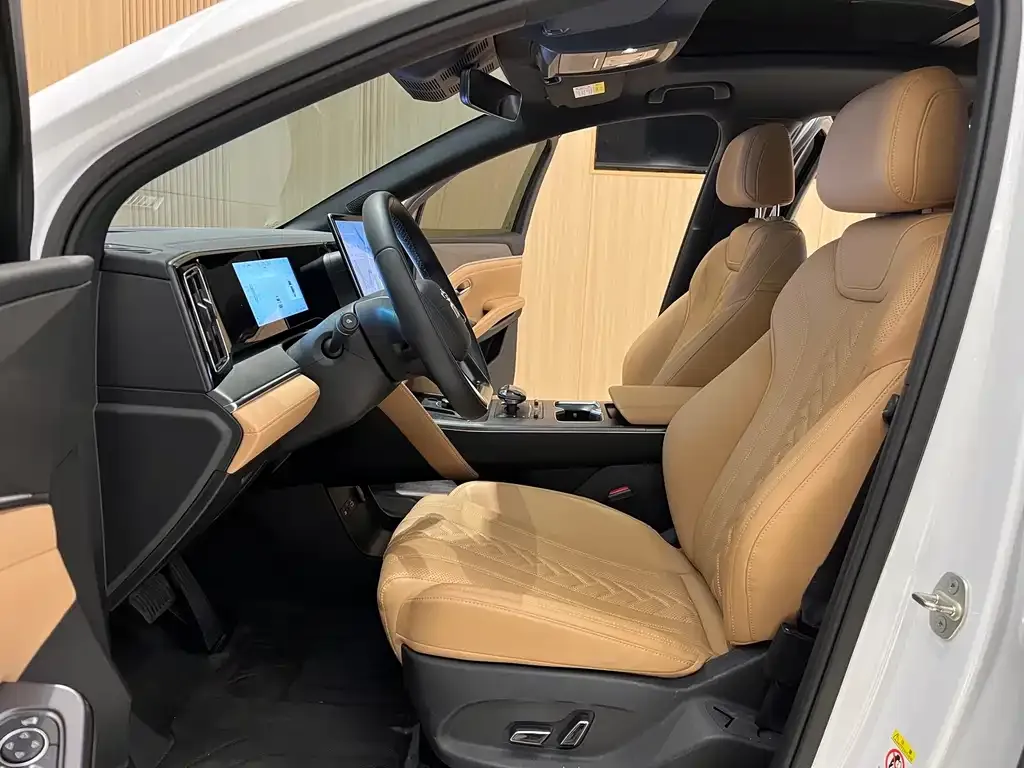 BYD L DM-i — фото 9