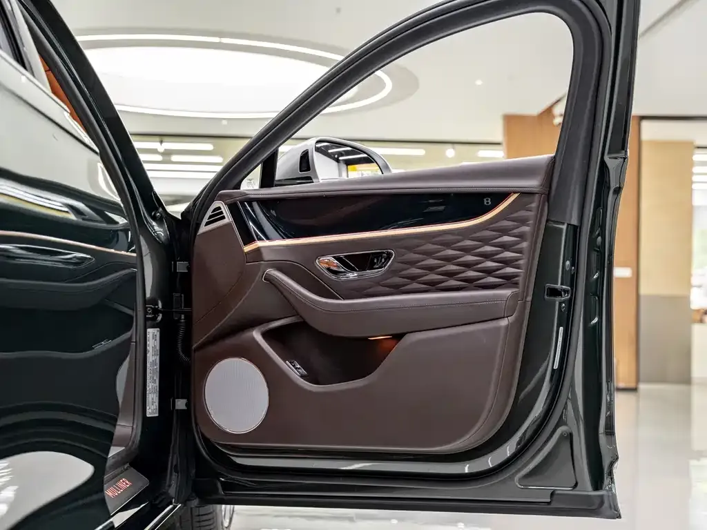 Bentley Flying Spur 2023 из CN, фото 10