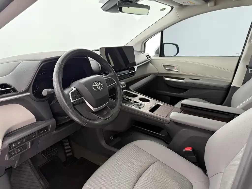 Toyota Granvia 2023 из CN, фото 6