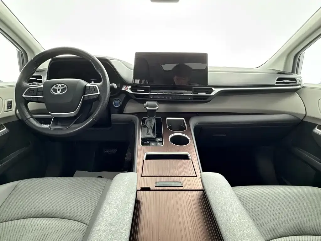 Toyota Granvia 2023 из CN, фото 8