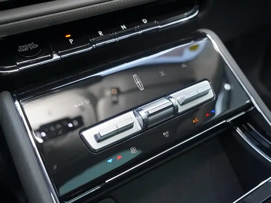 Lincoln Aviator — фото 10