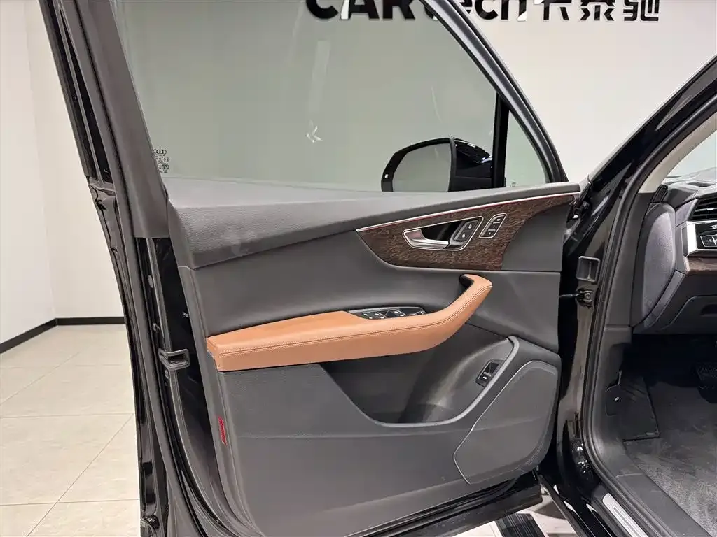 Audi Q7 2024 из CN, фото 10