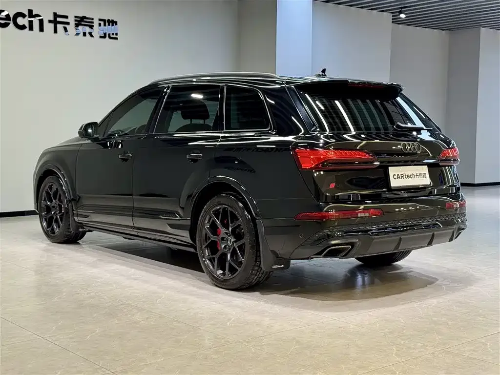 Audi Q7 2024 из CN, фото 6